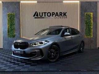 BMW 1-serie 118i High Executive M-SPORT|PANO|HARMAN KARDON|KEYLESS|FABRIEKSGARANTIE|CARPLAY|CAMERA|A