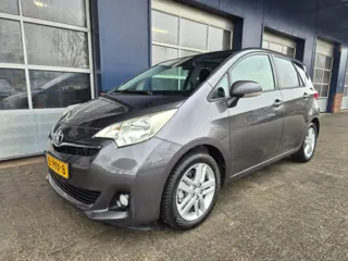 TOYOTA VERSO-S 1.3 VVT-I DYNAMIC, Trekhaak, Keyless, Pano, Camera, ALL IN prijs!