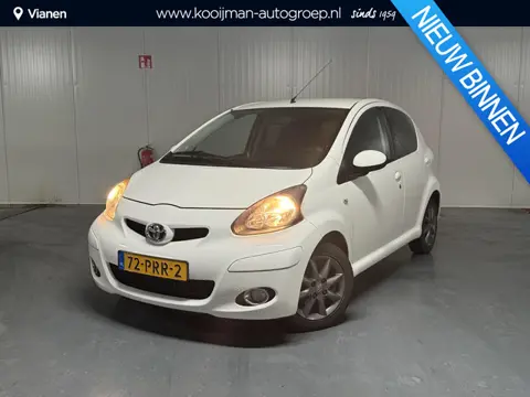 Toyota Aygo 1.0-12V Dynamic Navigator slechts 75.296 km!