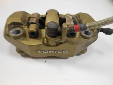 REMKLAUW RECHTS VOOR Suzuki GSX R 600 2004 - 2005
