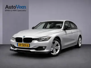 BMW 3-serie 320i High Executive (GROOT NAVI, H&K AUDIO, STOELVERWARMING, CRUISE)