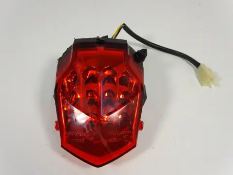 ACHTER LICHT Benelli 302 R 2020 - 2022