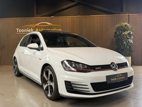 Volkswagen Golf 2.0 TSI GTI panoramadak | navigatie | leer