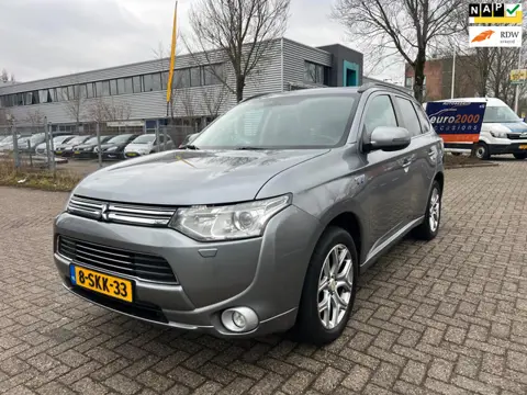 Mitsubishi Outlander 2.0 PHEV Instyle - Schuifdak - Leder - Netjes
