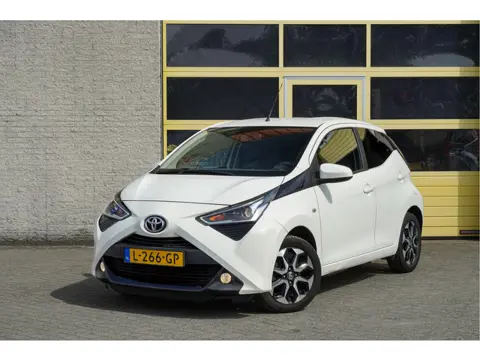 Toyota Aygo 1.0 VVT-i 5drs X-Joy 2021 Lmv 15" | Led | App-Connect | Climate control | Extra getint g