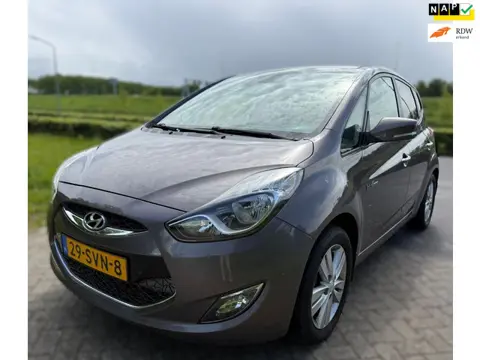 Hyundai Ix20 1.4i i-Catcher NL Auto I Airco I Navigatie I Camera I Trekhaak I Leder I Panorama OpenD