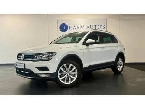 Volkswagen Tiguan 2.0 TSI 4Motion Highline 180pk Pano / LED / Trekhaak / CAM / Keyles