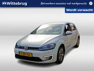 Volkswagen e-Golf E-DITION / SOH 92%/ AUTOMAAT/ PARKEER SENSOREN V+A/ STOELVERWARMING/ CRUISE/ NAVI/