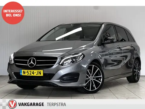 Mercedes-Benz B-Klasse 180 Ambition/ Automaat/ Trekhaak/ Apple + Android/ Sportstoelen/ Keyless-GO/ 