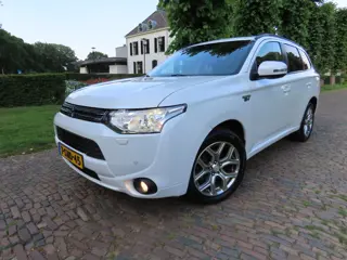 Mitsubishi Outlander 2.0 PHEV Instyle+ Leer Schuif/Kanteldak Achteruitrijcamera Stoelverwarming Ecc 