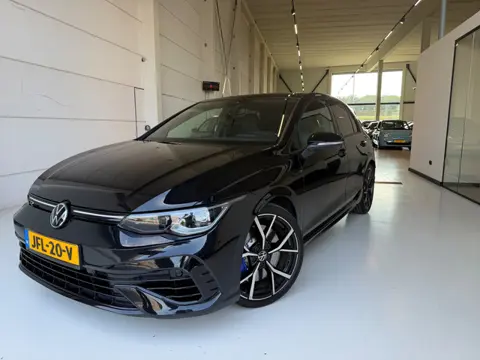 Volkswagen GOLF 2.0 TSI 4Motion R Performance Akrapovich HUD pano DCC