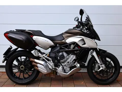 MV Agusta STRADALE 800 F3 ABS EAS TC QSHIFTER (bj 2015)