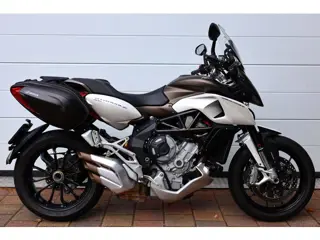 MV Agusta STRADALE 800 F3 ABS EAS TC QSHIFTER (bj 2015)
