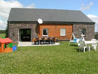 Ardennen, ruim familie vakantiehuis, kindvriendelijk, omheinde tuin, hond welkom, pingpongtafel