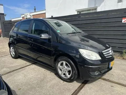 Mercedes-Benz B-klasse 180 ZEER NETTE AUTOMAAT-ZONDER MANKEMENTEN-APK 31-03-2027