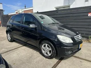 Mercedes-Benz B-klasse 180 ZEER NETTE AUTOMAAT-ZONDER MANKEMENTEN-APK 31-03-2027