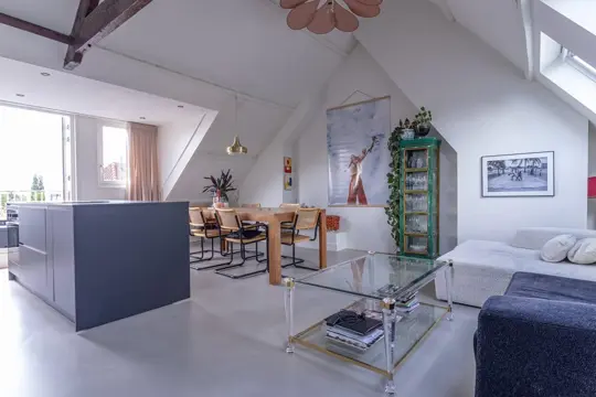 Woning aan de Linnaeuskade te Amsterdam