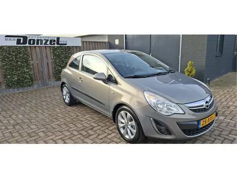 Opel Corsa 1.2-16V Anniversary Edition (bj 2012)