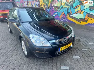 Opel Astra 1.9 CDTi Business automaat. Navigatie airco sport velgen Bouwjaar 2009 rijd heerlijk 5 de