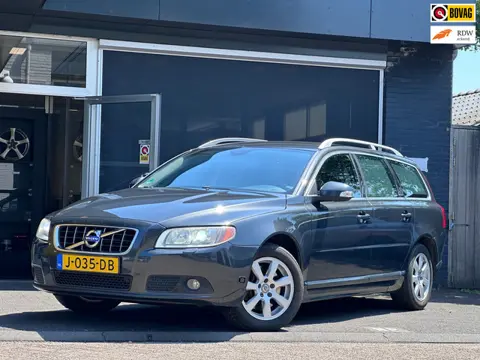 Volvo V70 2.5FT Kinetic AUTO / CLIMA / CRUISE / MEMORY / LEDER