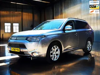 Mitsubishi Outlander 2.0 PHEV instyle+Navi_Clima_trekhaak_Leder_Camera