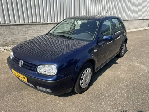 Volkswagen Golf 1.6-16V
