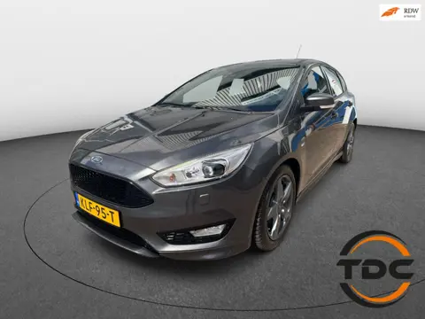 Ford FOCUS 1.5 ST-Line CLIMA NAVI CRUISE WINTERPACK