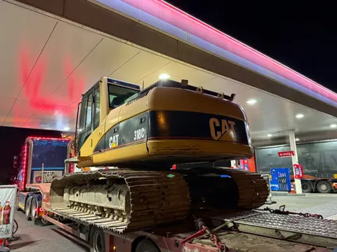 Caterpillar 318C Coming soon (bj 2004)