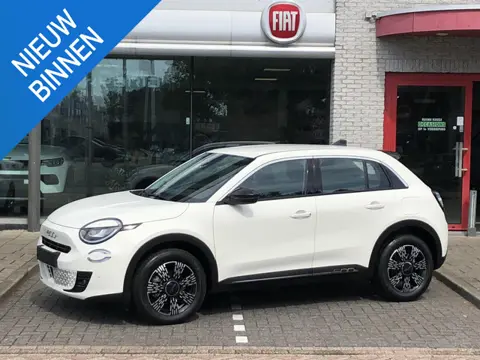 Fiat 600 1.2 Hybrid Icon AUTOMAAT|NAVI|CLIMATE|APPLE/ANDROID|CAMERA|PDC|17"