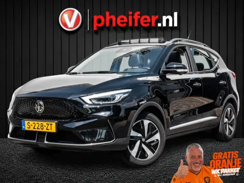 MG ZS EV Long Range Luxury 70 kWh SOH 97% Trekhaak/ Panoramadak/ 360 Camera/ Blindspot/ Leer/ Stoelv