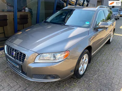 Volvo V70 2.5FT Summum Automaat LEER / XENON / TREKHAAK