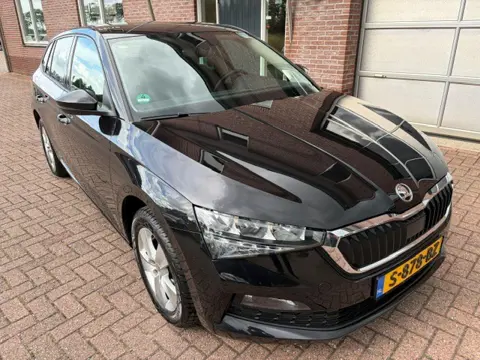 Škoda Scala 1.0 TSI 81 kw Ambition LM velgen , Carplay