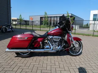 Harley-Davidson FLHXS Street Glide Spec. 107 (bj 2017)