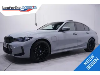 BMW 3-serie 330e M Sport Head up Schuifdak Camera Memory Shadowline 20 Inch Apple Carplay Travelpakk