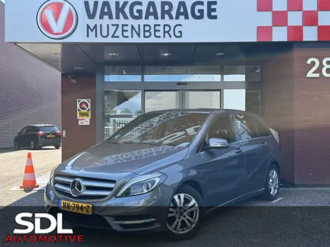 Mercedes-Benz B-Klasse 180 Ambition // NAVI // PDC // TREKHAAK // BI-XENON LAMPEN // STOELVERWARMING