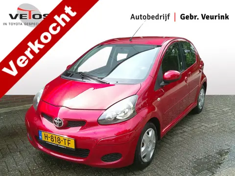 Toyota Aygo 1.0-12V Aspiration Red (bj 2010)