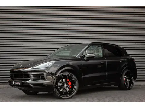 Porsche Cayenne 3.0 E-Hybrid FULL BLACK / PANO-DAK / SPORT CHRONO / LUCHTVERING / TREKHAAK / NAVIGAT