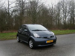 Toyota Aygo 1.0-12V + . AUTOMAAT . Airco . 5 Drs . Elec ramen . enz