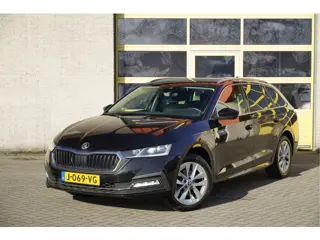 Škoda Octavia Combi 1.5 TSI 150PK! First Edition BJ2020 Lmv 17" | Led V+A | Pdc | Navi | Keyless ent