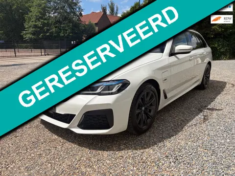 BMW 5-serie Touring 530e xDrive M-pakket Panodak Laserlight El. Trekhaak – All-in