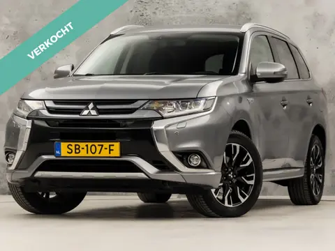 Mitsubishi Outlander 2.0 PHEV Deluxe 203Pk Automaat (CAMERA, LEDER/ALCANTARA, STOELVERWARMING, GETIN