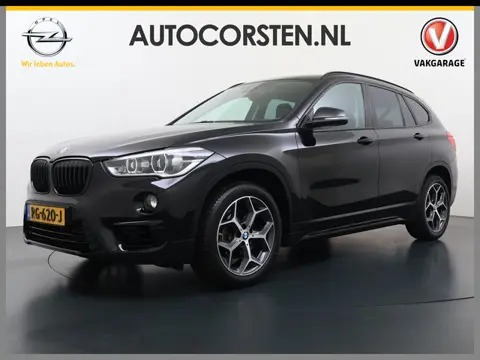 BMW X1 sDrive18i 141PK Automaat Sportstoelen Trekhaak Navi Ecc Sport Line Executive Lmv Pdc Privacy 