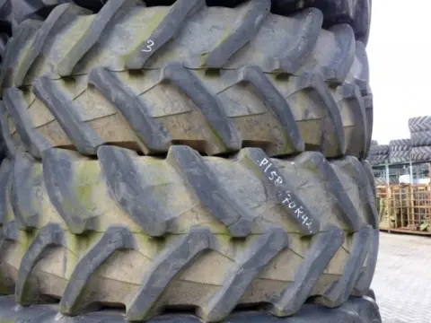 R42 Pirelli 580/70R42