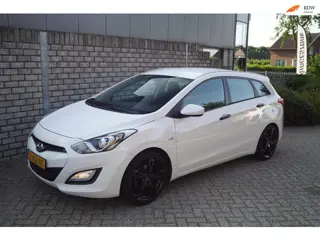 Hyundai I30 Wagon 1.4 Airco Navi Android Auto Cruise PDC LMV 18 Bluetooth Audio Trekhaak.