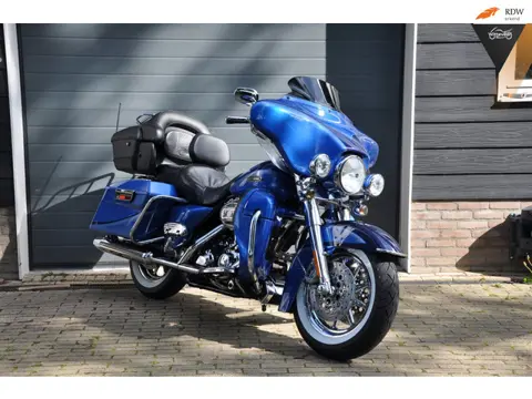 Harley Davidson Electra Glide Classic Ultra CVO 110 FLHTCUSE