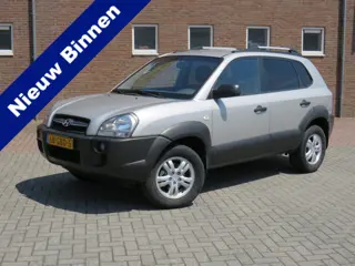 Hyundai Tucson 2.0i Dynamic * Rijklaarprijs incl. garantie * Trekhaak * Airco * Carplay Android NAVI