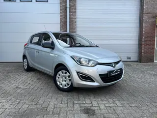 Hyundai i20 1.2i Business Edition Dealer oh/ (bj 2013)