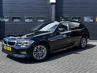 BMW 3 Serie Touring 330e Business Edition Plus Dealer OH | Leder | Memory | Carplay | €22.900,- incl