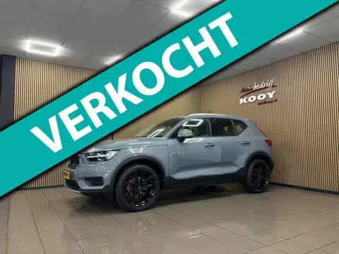 Volvo XC40 2.0 T4 Momentum Pro Automaat * Trekhaak / Harman/Kardon / NL auto / Camera *