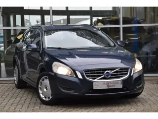 Volvo V60 1.6 T4 Momentum Airco Elek. Ramen Pdc Trekhaak 1ste Eigenaar